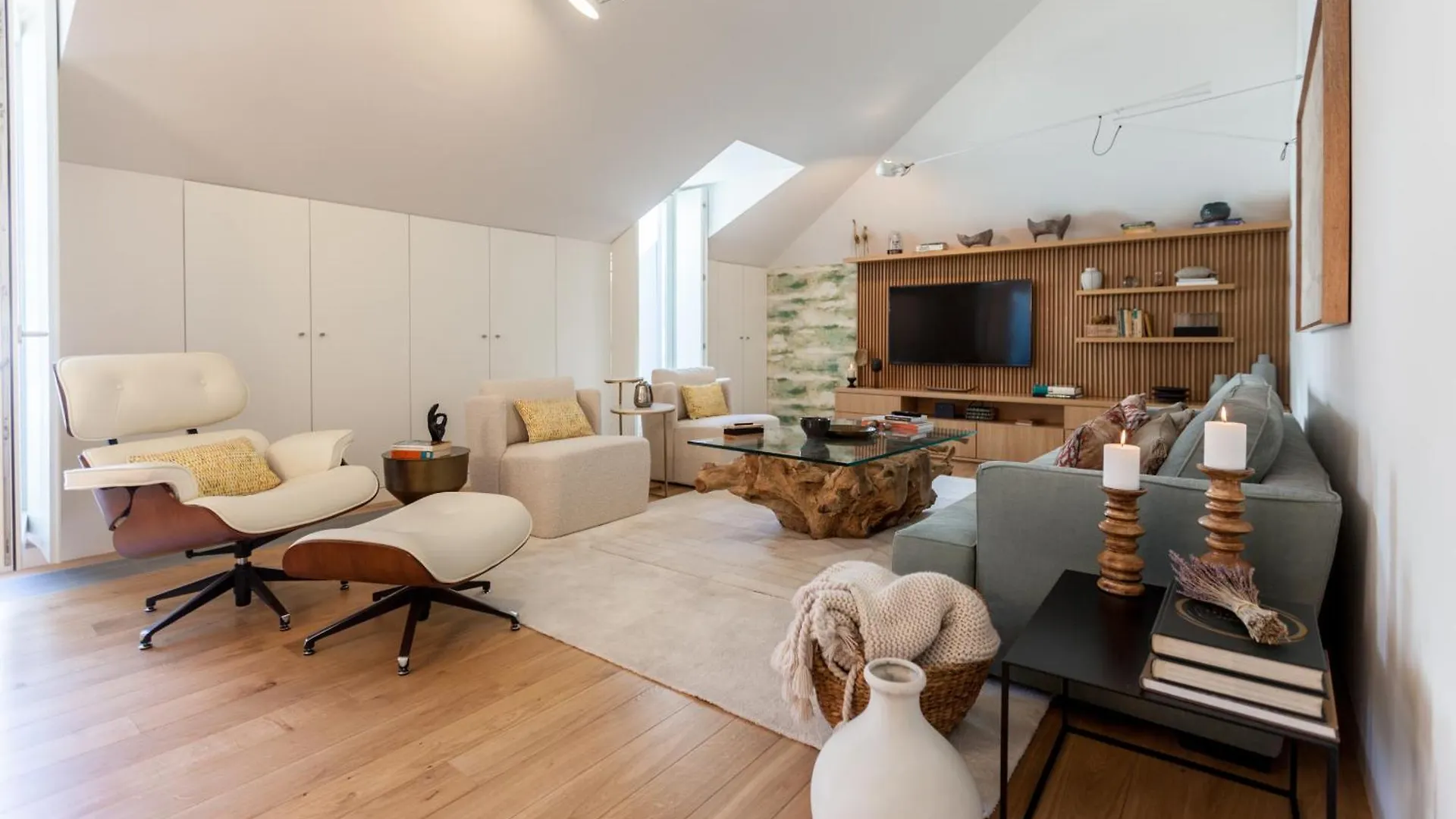 Flh Restauradores Deluxe Apartment With Terrace contacts
